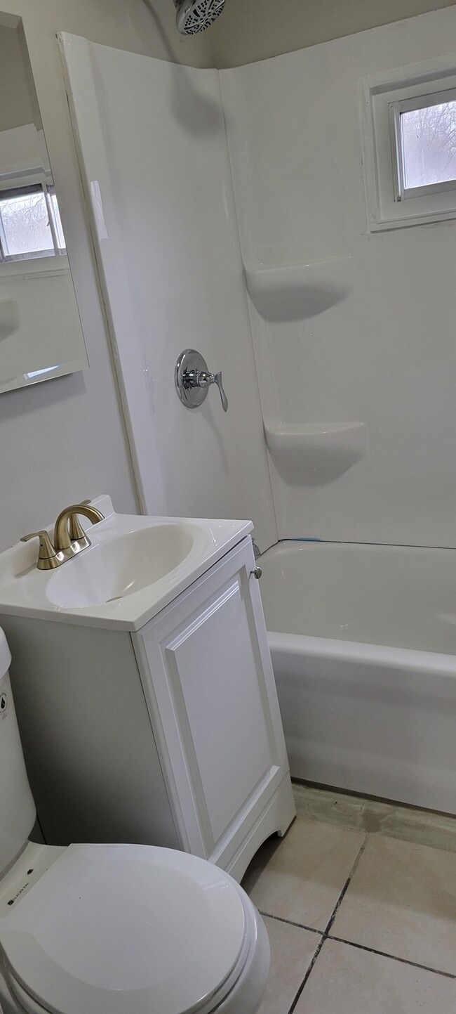 Building Photo - 1043 Mount St