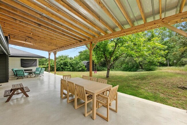 Building Photo - 8307 Spring Valley Dr