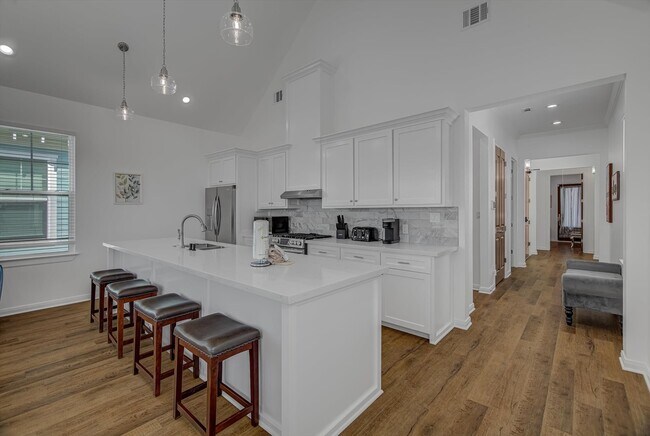 Building Photo - 2305 67th St
