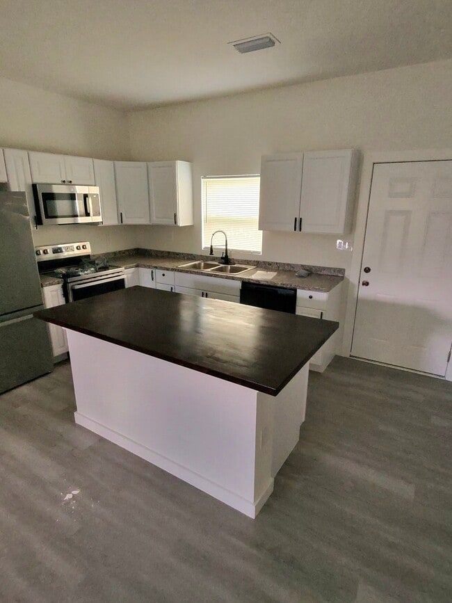 Building Photo - 2457 Haven St