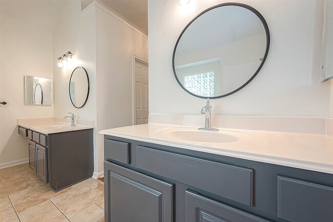 Building Photo - 23759 River Pl Dr