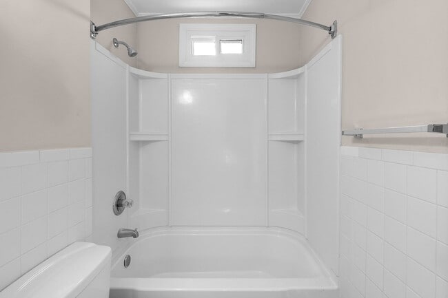 Building Photo - Gorgeous 2BR/1BA Duplex near Selwyn and Park Rd Hotspots!