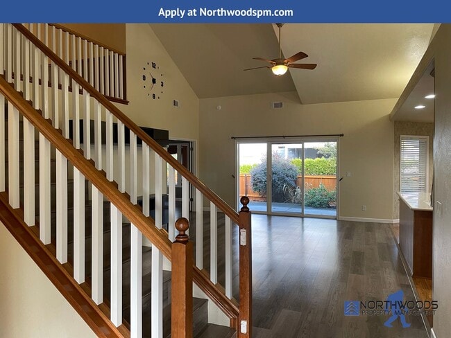 Building Photo - Lots of Room- 3 Bedroom 2 Bath Home with B...