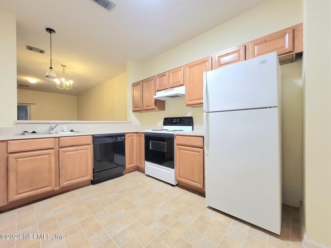 Building Photo - 915 Scrub Jay Dr