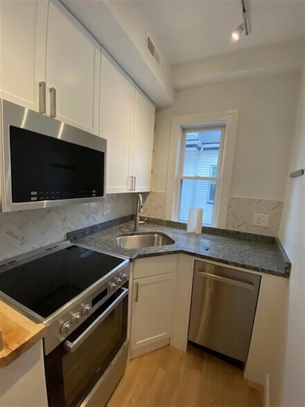 Primary Photo - 37 Spencer Ave