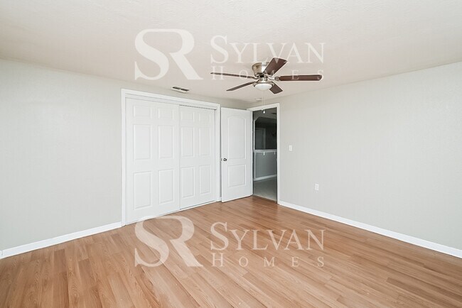 Building Photo - The living is easy in this 3 bedroom, 1 bathroom home