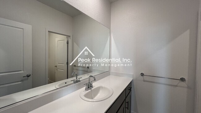 Building Photo - Newer Elk Grove 4bd/3.5ba Home near Big Horn & Poppyridge Rd