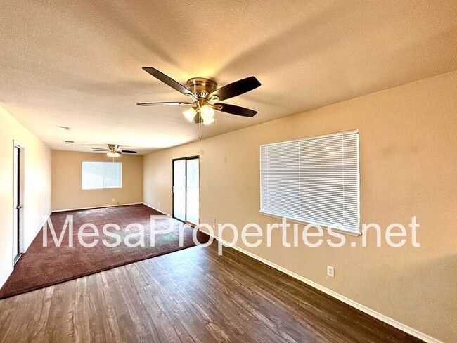 Building Photo - 8988 Grapefruit Ave