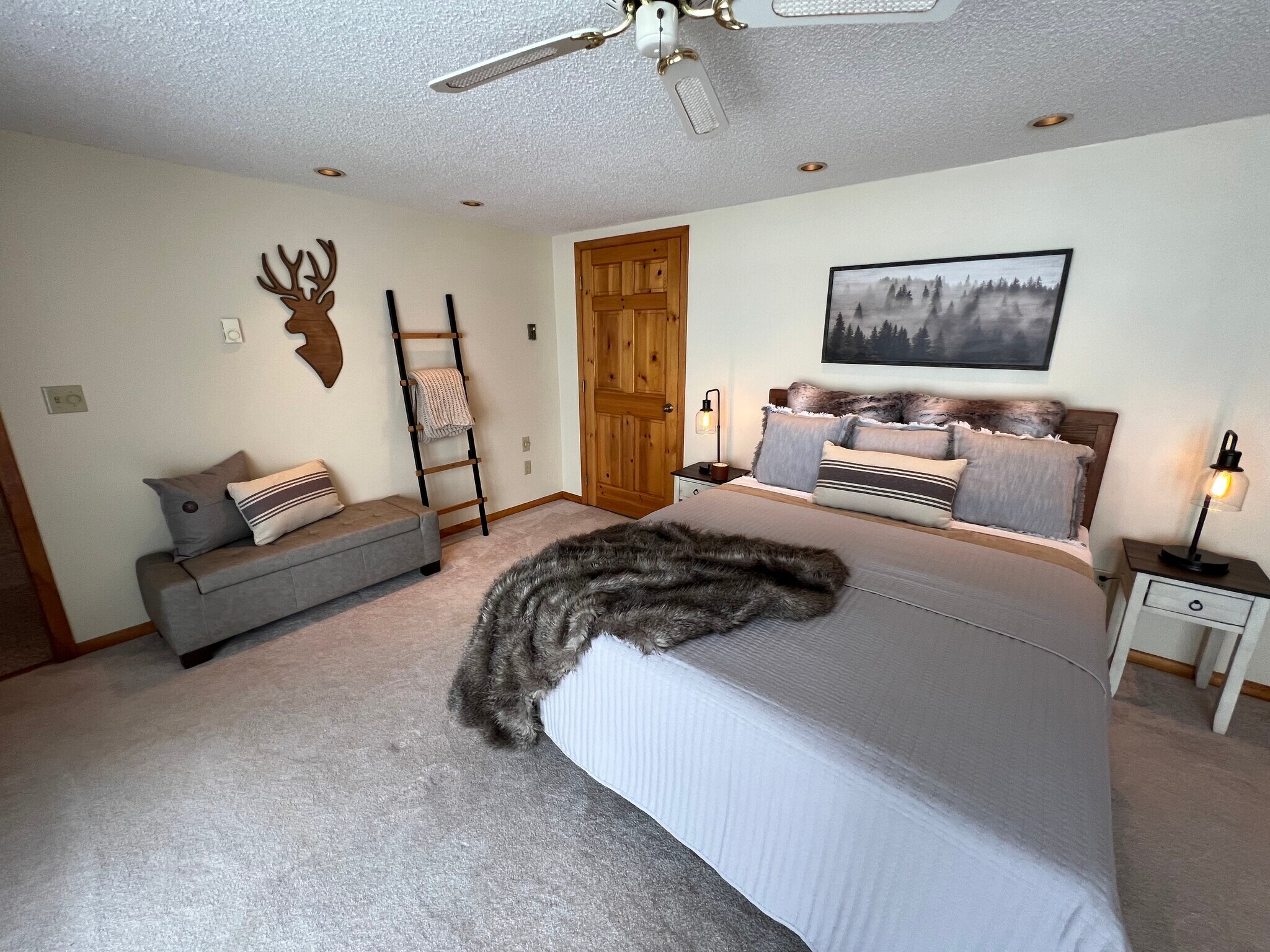 Building Photo - 14555 Breezy Point Rd