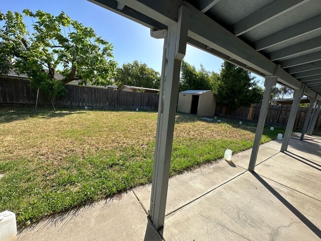 Building Photo - 1135 Amberwood Ln