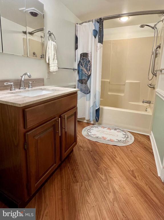 Building Photo - 17 Davis Ave