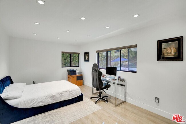 Building Photo - 11364 Sunset Blvd