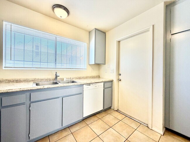 Building Photo - Spacious Backyard 4 Bedroom Home Located Next to Perris High School