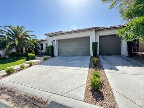 Building Photo - Southern Highlands Gem | 3 Bed, 2.5 Bath w...