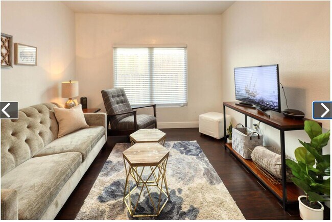 Building Photo - 518 Biscayne Dr