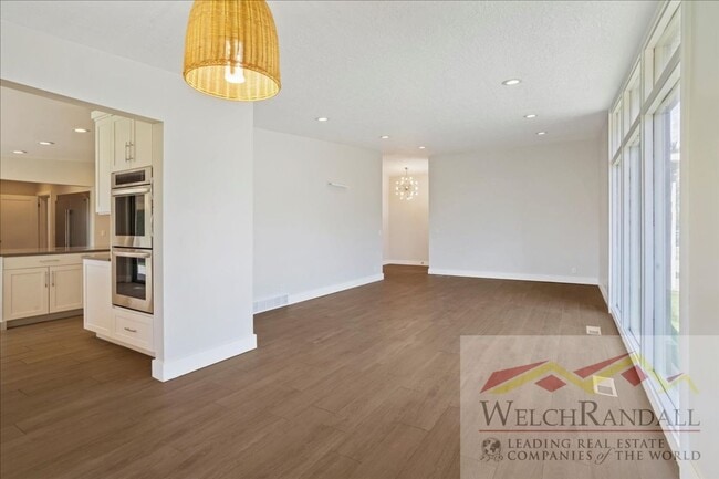Building Photo - Beautifully Updated Single Family Home in ...