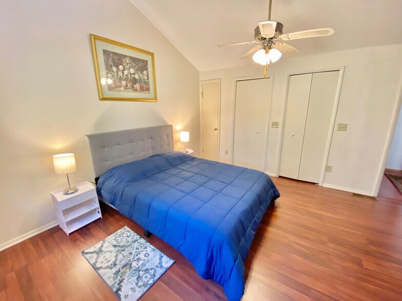 Building Photo - 1375 Rydalmount Rd