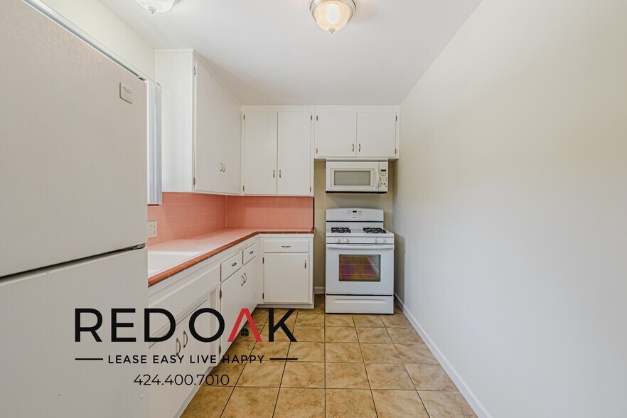 Building Photo - 1361 Yosemite Dr