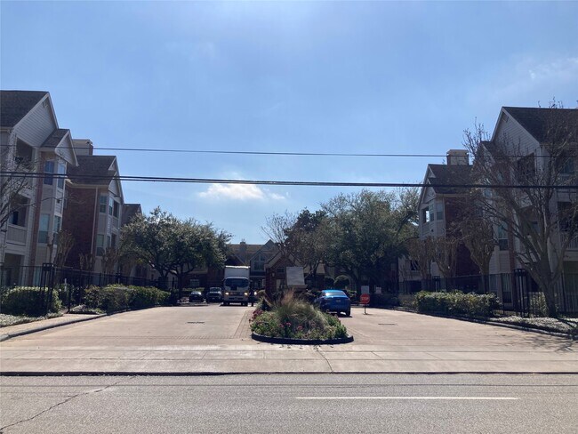 Building Photo - 1330 Old Spanish Trl