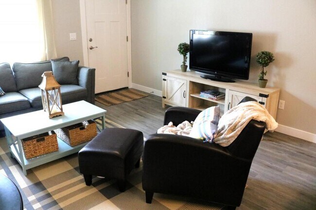 Building Photo - 480 Division St