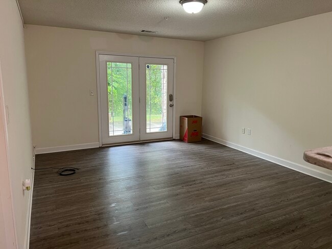 Building Photo - 302 Harts Cove Way