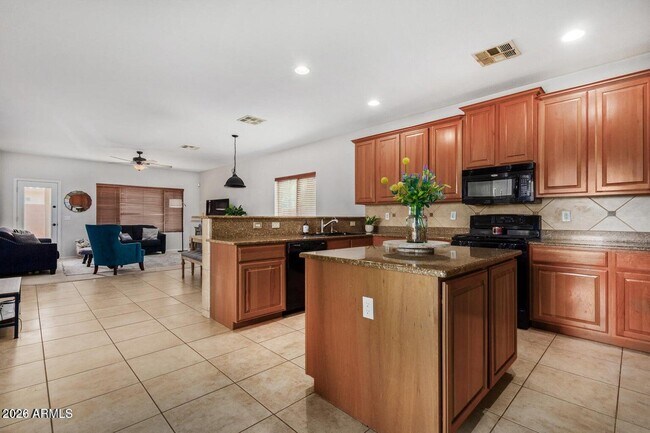 Building Photo - 939 E Sourwood Dr