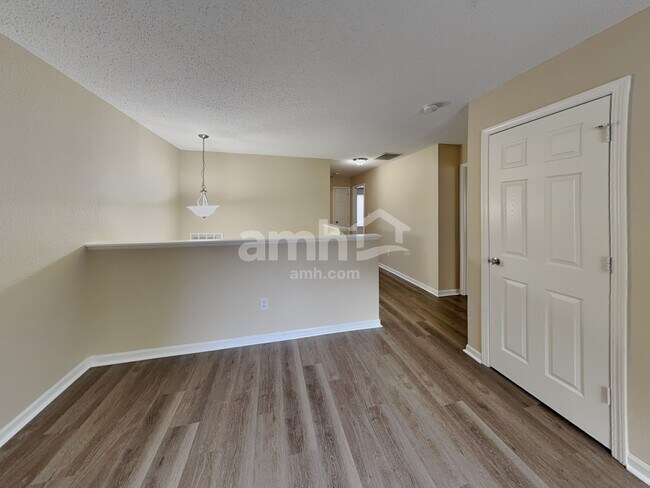 Building Photo - 10221 Blue Sky Dr