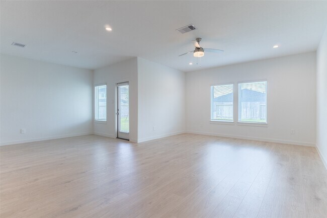 Building Photo - 30030 Foxtail Pne Ct