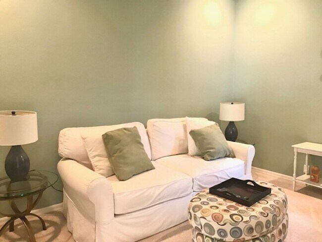 Building Photo - ANNUAL 2/2 + DEN AND HEATED  POOL- ROSEDAL...