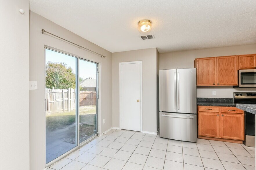 Building Photo - 10024 Chapel Rock Dr