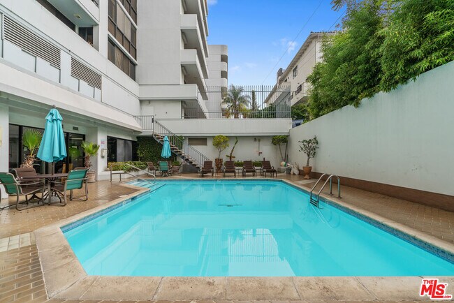 Building Photo - 10660 Wilshire Blvd