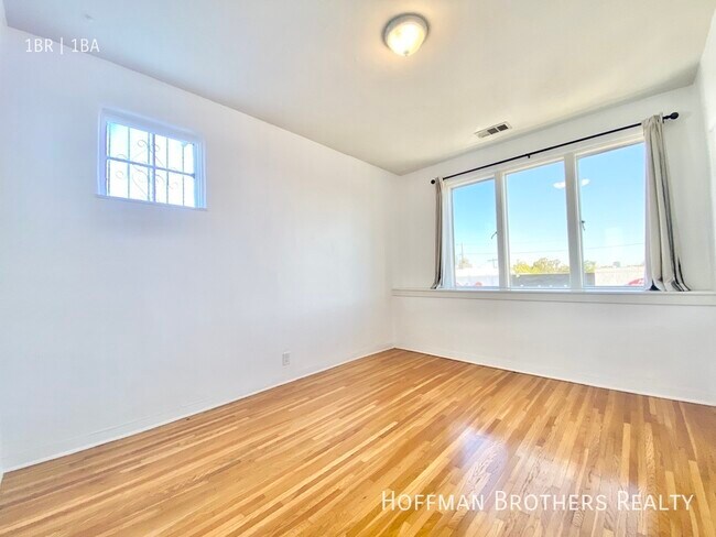 Building Photo - 706 N Curson Ave
