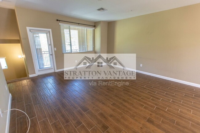 Building Photo - 240 W Juniper Ave