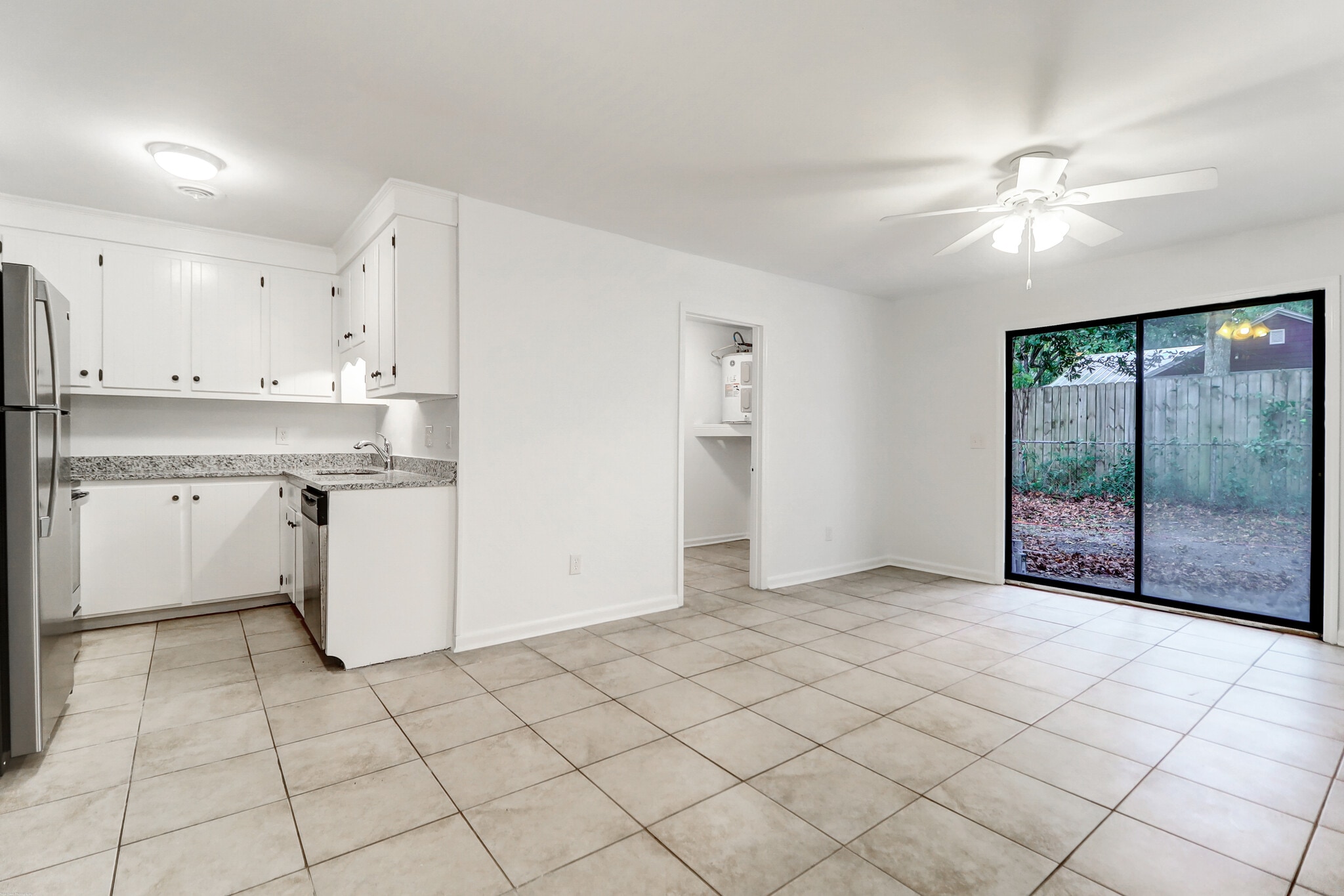 Building Photo - 1618 Poinsettia Rd