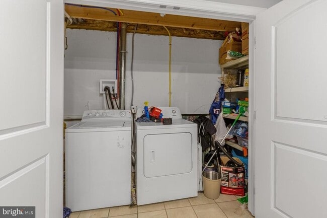 Building Photo - 2524 Sepviva St