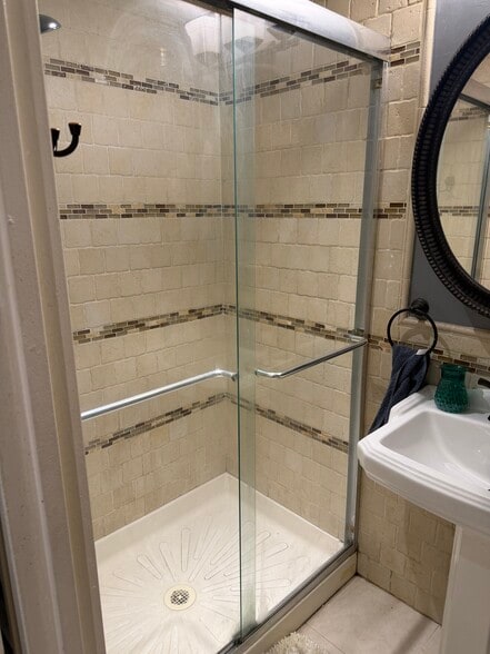 Building Photo - 32 Paerdegat 2nd St