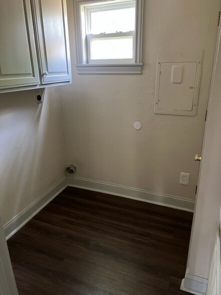 Building Photo - 302 W Crawford St