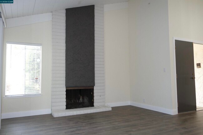 Building Photo - 112 Marchbanks Ct