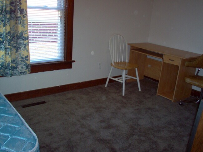 Building Photo - 114 S Smithville Rd