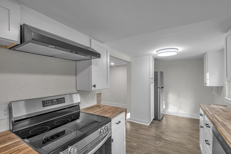 Building Photo - 403 Carpenter St