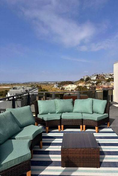 Building Photo - 6672 Vista Del Mar