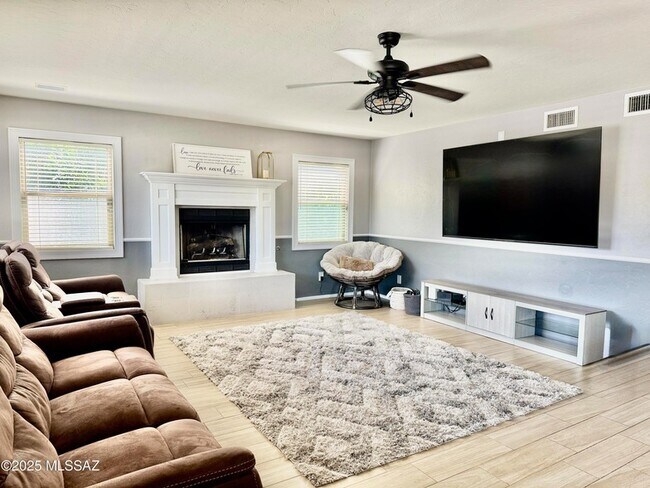 Building Photo - 12768 N Lantern Way