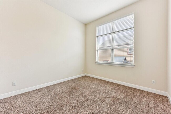 Building Photo - 5708 Viejo Dr