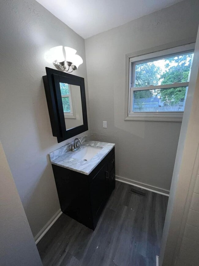 Building Photo - 658 Brower St