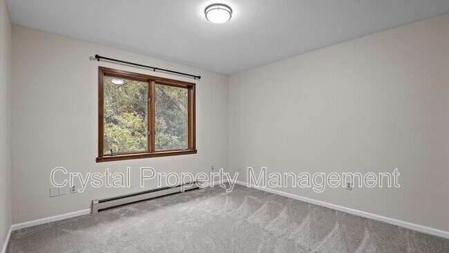 Building Photo - 1001 Walz Ave