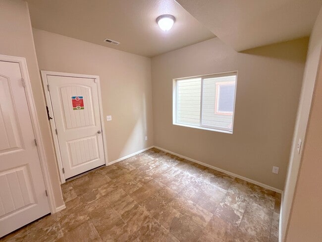 Building Photo - 3 Bedroom Townhome Available Near S Union Blvd & Monterey Rd!