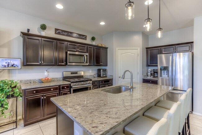 Building Photo - Stunning Home with Pool in La Estancia and...
