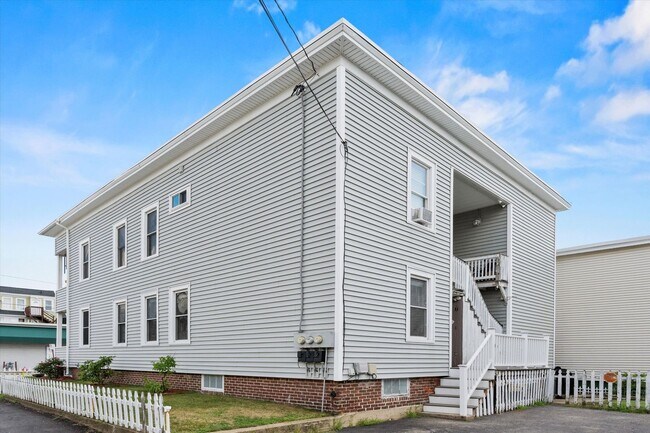 Building Photo - 164-162 Alsace St