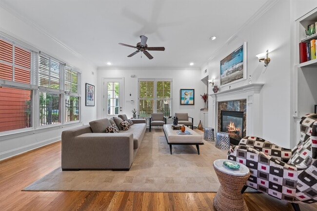 Building Photo - 556 Rienzi Dr