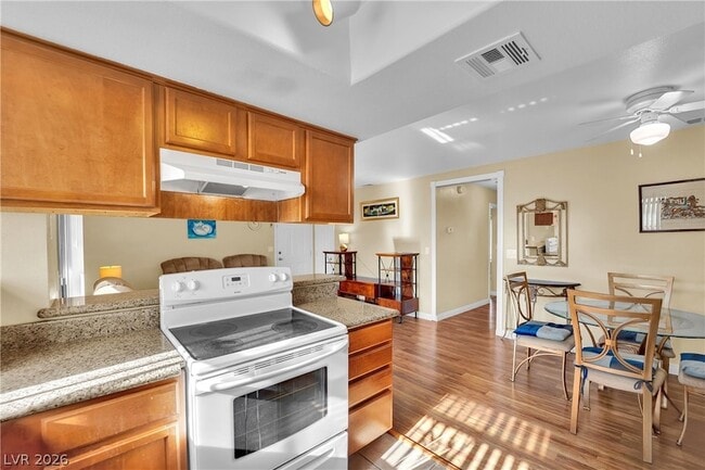 Building Photo - 7300 W Pirates Cove Rd